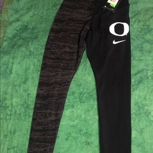 Women’s XS Oregon Ducks Leggings. NWT. Nike
